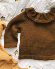 Liggende okkerfarvet Dagmars Bluse