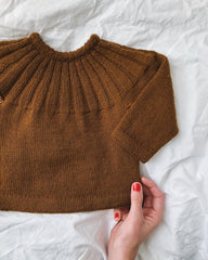 Liggende brun Haralds Trøje