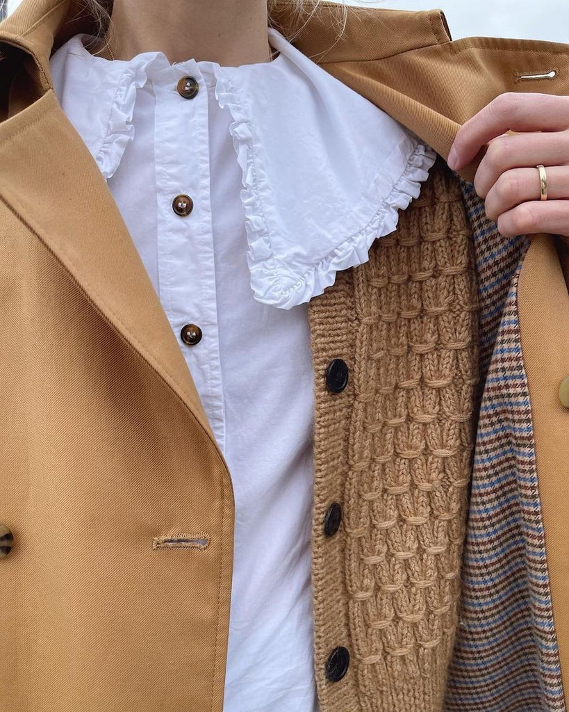 Kvinde i brun Jenny Jacket