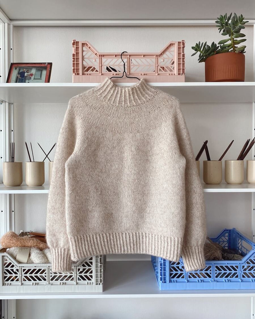 Hvid Novice Sweater på bøjle