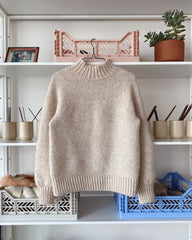Hvid Novice Sweater på bøjle