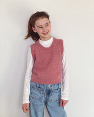 Pige iført lyserød Stockholm Slipover Junior