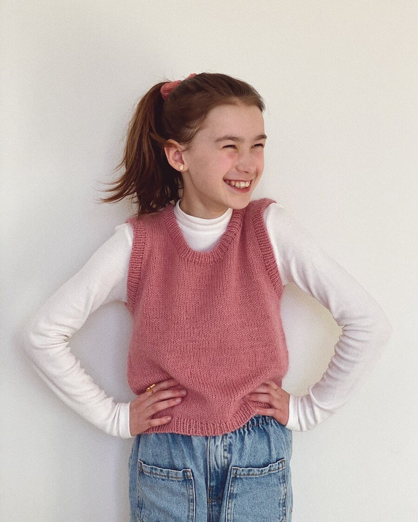 Pige iført lyserød Stockholm Slipover Junior