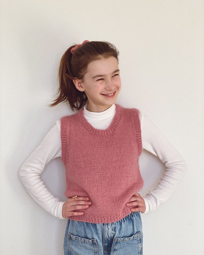 Pige iført lyserød Stockholm Slipover Junior