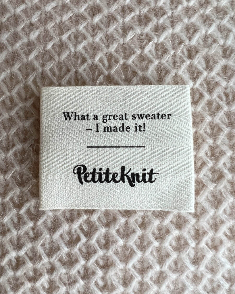 stort "What a great sweater - I made it!" label fra Petiteknit