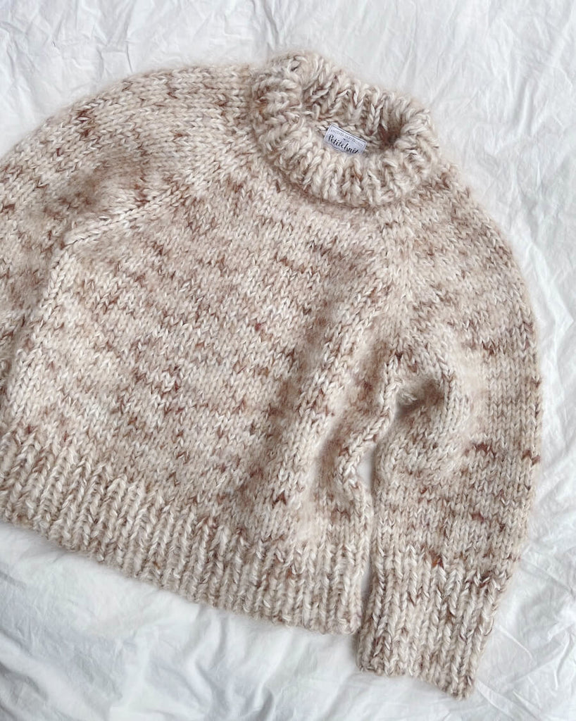 Liggebillede af brunnistret Marble Sweater