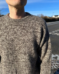 Mand iført brun Melange Sweater Man