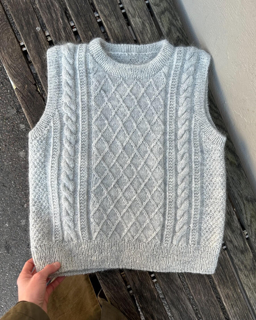 Liggebillede af lysegrå Moby Slipover