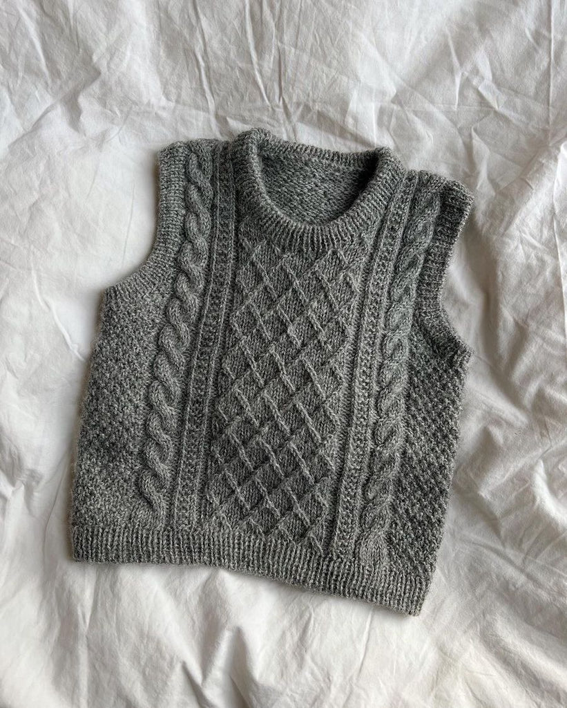 Liggebillede af grå Moby Slipover Baby