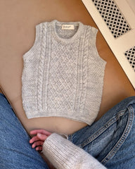 Liggebillede af lysegrå Moby Slipover Mini