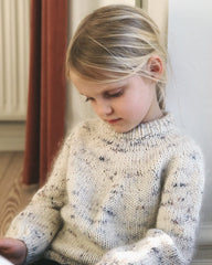 Barn iført lys nistret Novice Sweater Junior