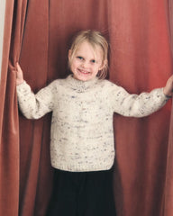 Barn iført lys nistret Novice Sweater Junior