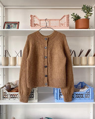Brun Novice Cardigan – Chunky Edition på bøjle