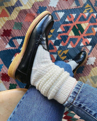 Kvinde iført hvide Penny Socks