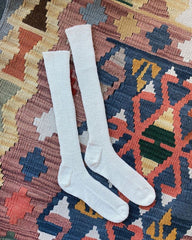 Liggebillede af hvide Penny Socks