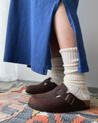 Kvinde iført hvide Penny Socks