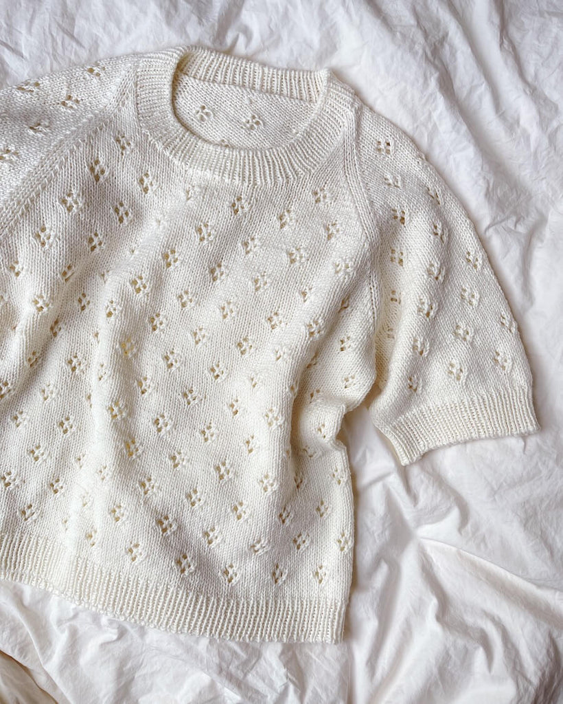 Liggebillede af hvid Rigmor Tee