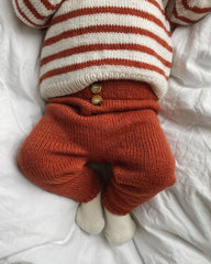 Closeup af røde bukser fra Seaside Set