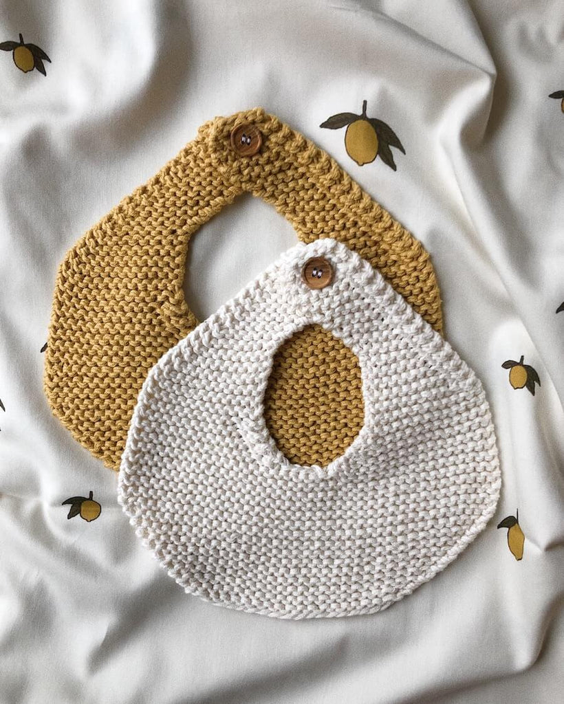 Liggebillede af gul og hvid Sigges Savlesmæk