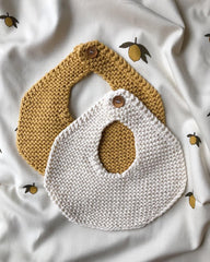 Liggebillede af gul og hvid Sigges Savlesmæk