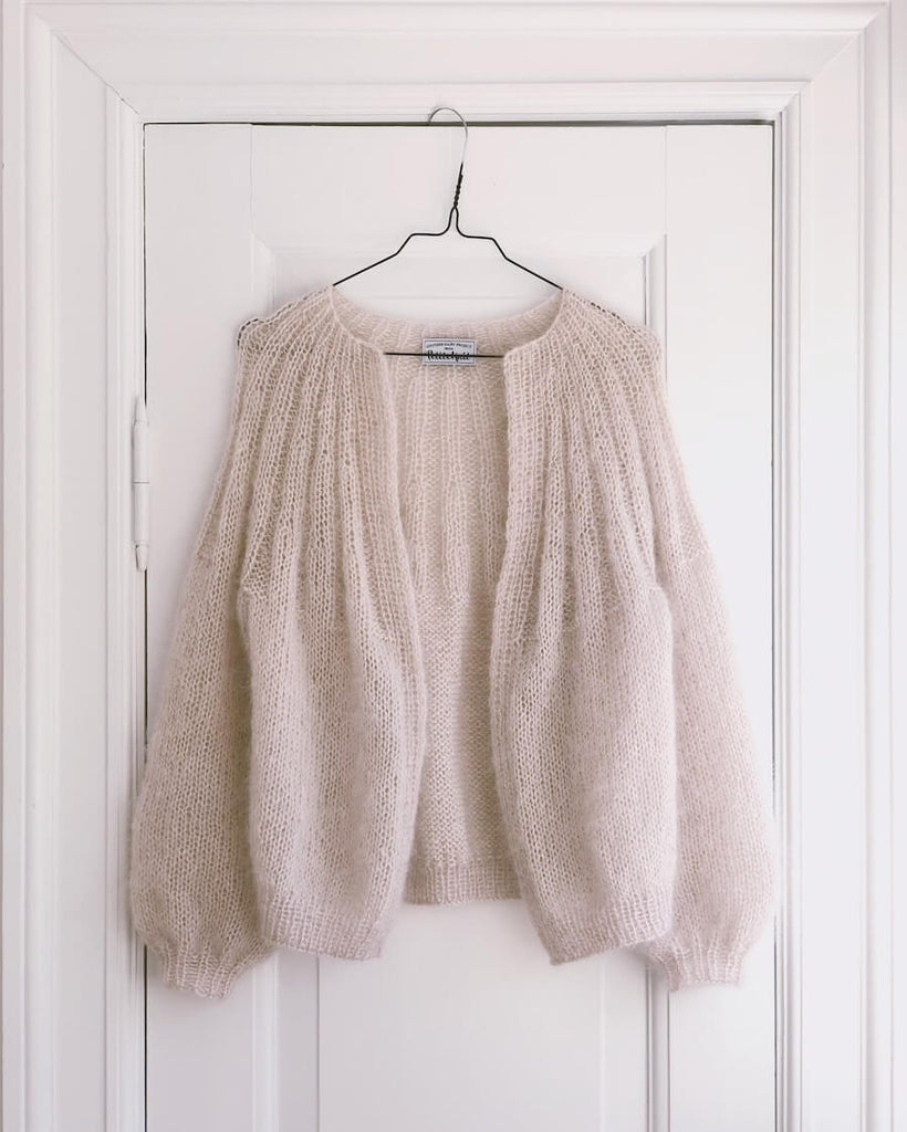 Hvid Sunday Cardigan – Mohair Edition på bøjle