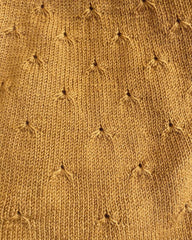 Detaljebillede af okkerfarvet Mælkebøttekjole