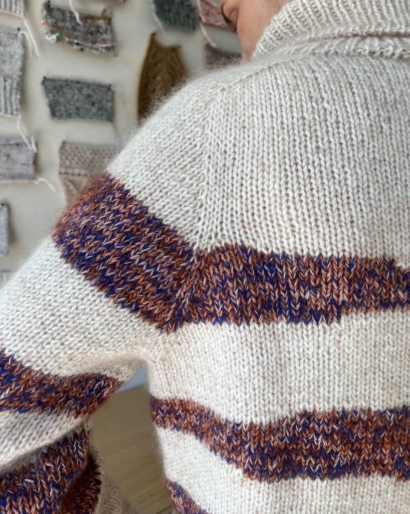 Detaljebillede af kvinde iført Sycamore Sweater set bagfra