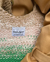 Closeup af grøn og beige Technicolor Shopper