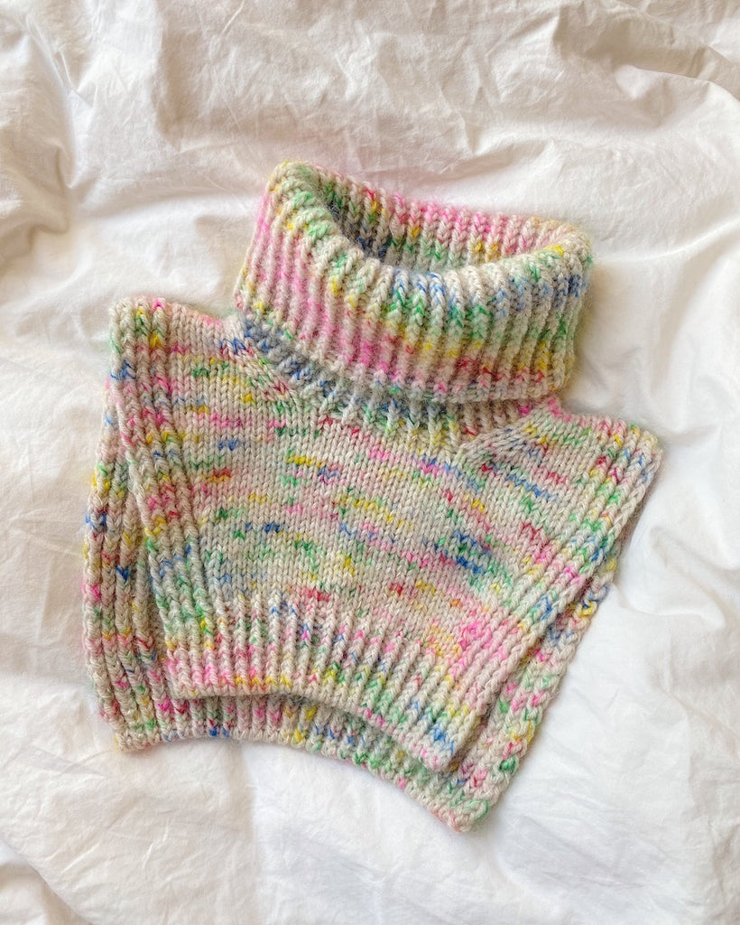 Multifarvet Terrazzo Neck Junior på dyne