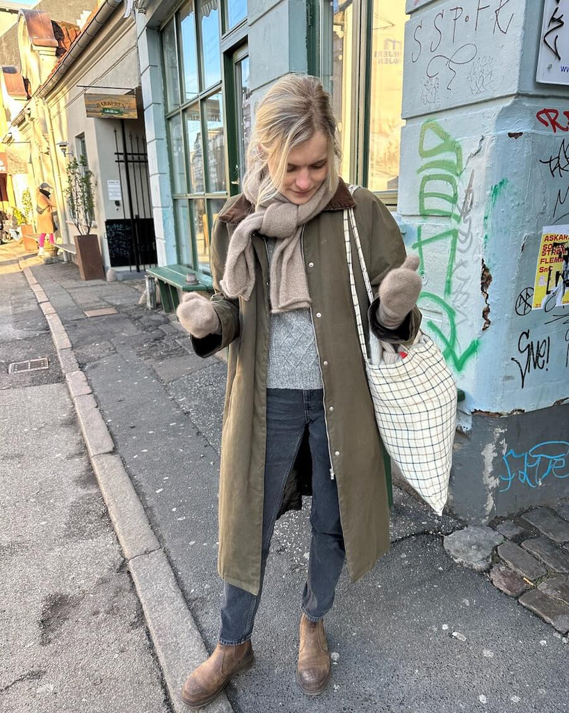 Kvinde iført beige Vienna Set