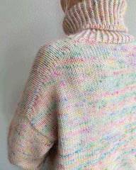 Kvinde iført lys/multi speckled Wednesday Sweater set bagfra