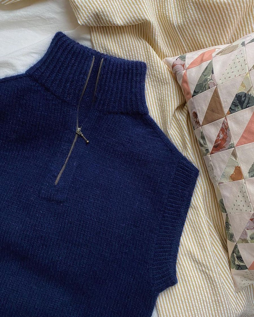 Blå Zipper Slipover på seng