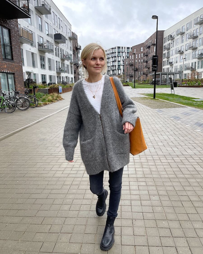 Kvinde med zipper jacket med 45 cm lynlås i cement