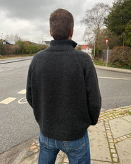 Mand iført koksgrå Zipper Sweater Light – Man set bagfra