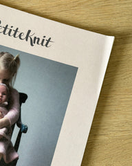 Dukkestrik hæfte med bukket kant fra Petiteknit