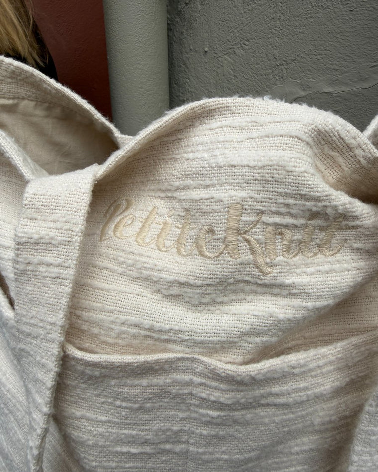 Closeup af stoffet til Knitter's Shopper Light i farven Cloud