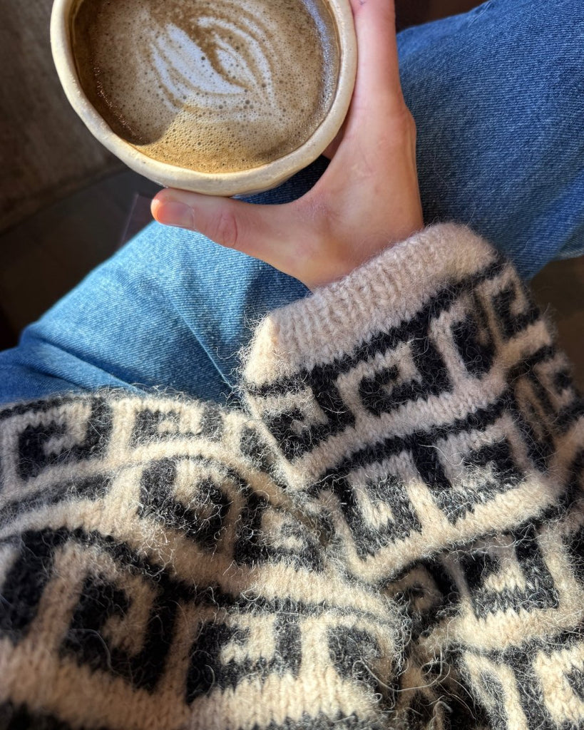 Mønsterdetaljer på Athene Sweater