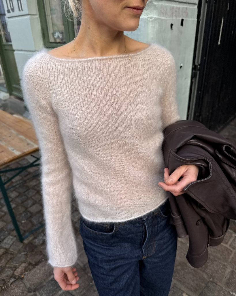 Kvinde iført hvid Bea Blouse