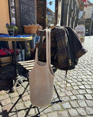 Hvid Breeze Bag på stol