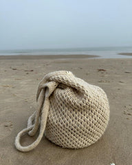 Hvid Breeze Bag på sand