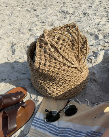 Brun Coast Bag på sandstrand