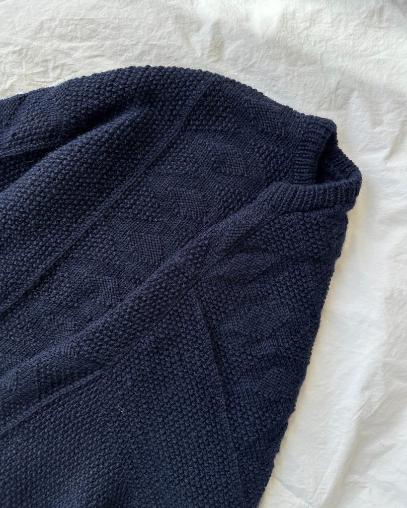 Closeup af blå Esther Sweater Man