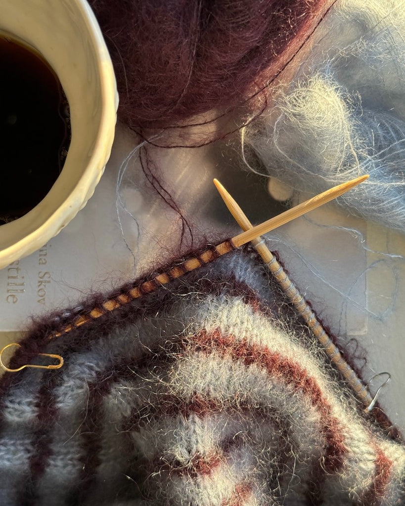 Procesbillede af blå og bordeaux Frankie Blouse