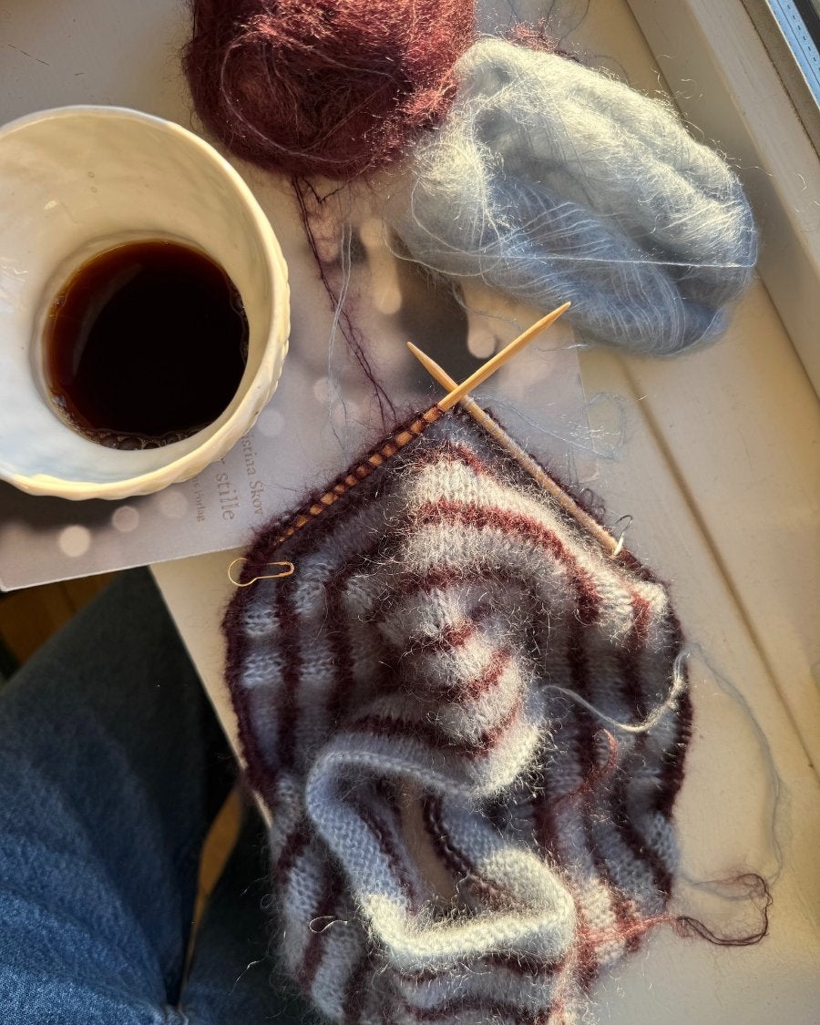 Procesbillede af blå og bordeaux Frankie Blouse