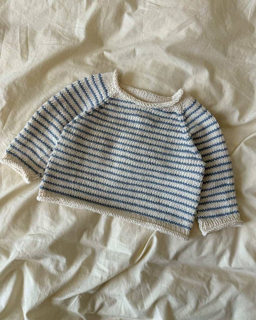 Liggende hvid og blå Frankie Sweater Baby