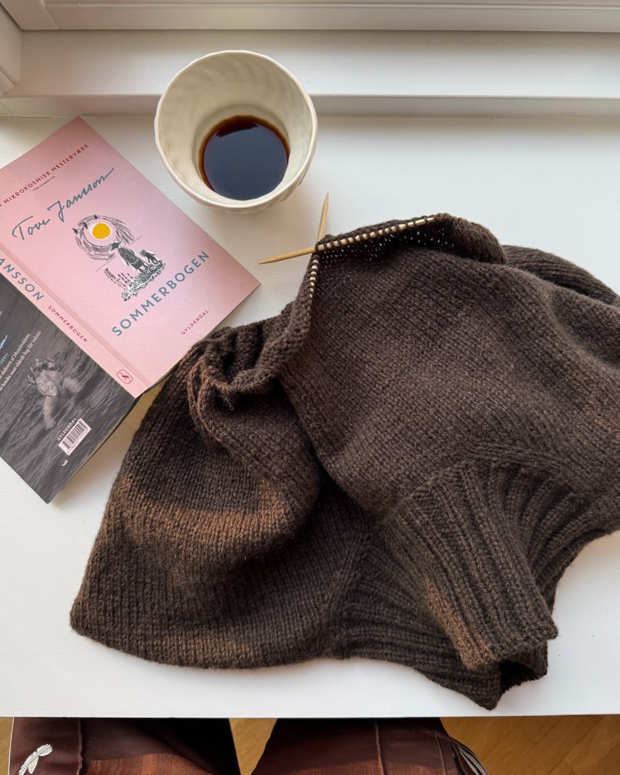 Procesbillede af brun Hannah Sweater O-neck