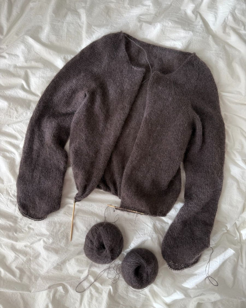 Procesbillede af mørkelilla Ivy Cardigan