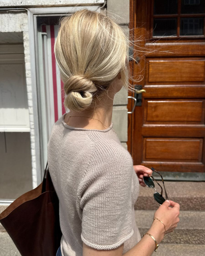 Skulderen på beige Ivy Tee