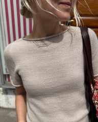 Closeup af beige Ivy Tee