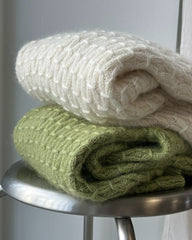 Bunke af smockstrikkede sweatre fra Jenny-serien